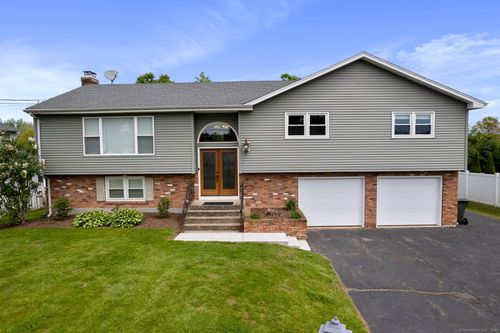 104 Willow St, Wethersfield, CT, 06109-2735 | Card Image