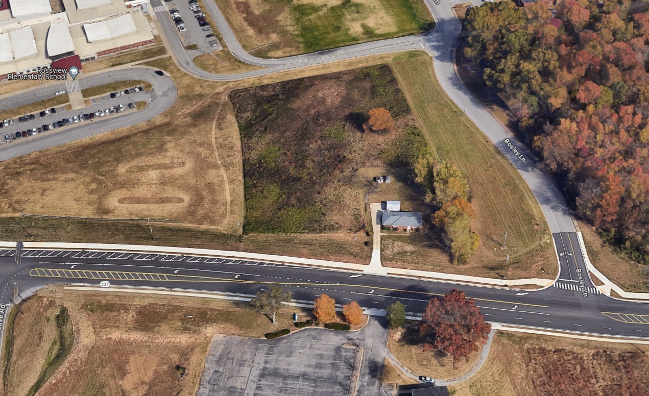 Rossview Rd, Clarksville, TN 37043
