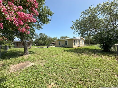 117 Mckinnon Ave, Charlotte, TX, 78011-3595 | Card Image