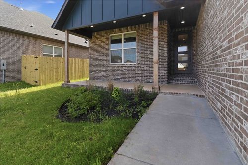1240 Mammoth St, Bentonville, AR, 72713-5247 | Card Image