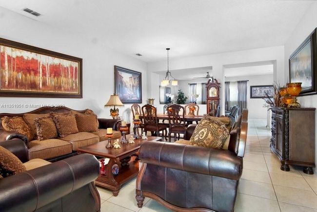 5806 Nw Breezy Brook Ct, House other with 3 bedrooms, 2 bathrooms and null parking in Port St. Lucie FL | Image 6