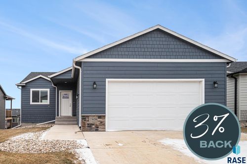 7805 E 44th St Street, Sioux Falls, SD, 57110 | Card Image