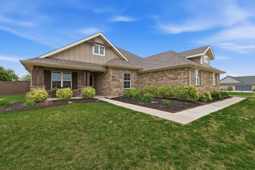 5013 Diamond Dr, Sanger, TX, 76266-6827 | Card Image