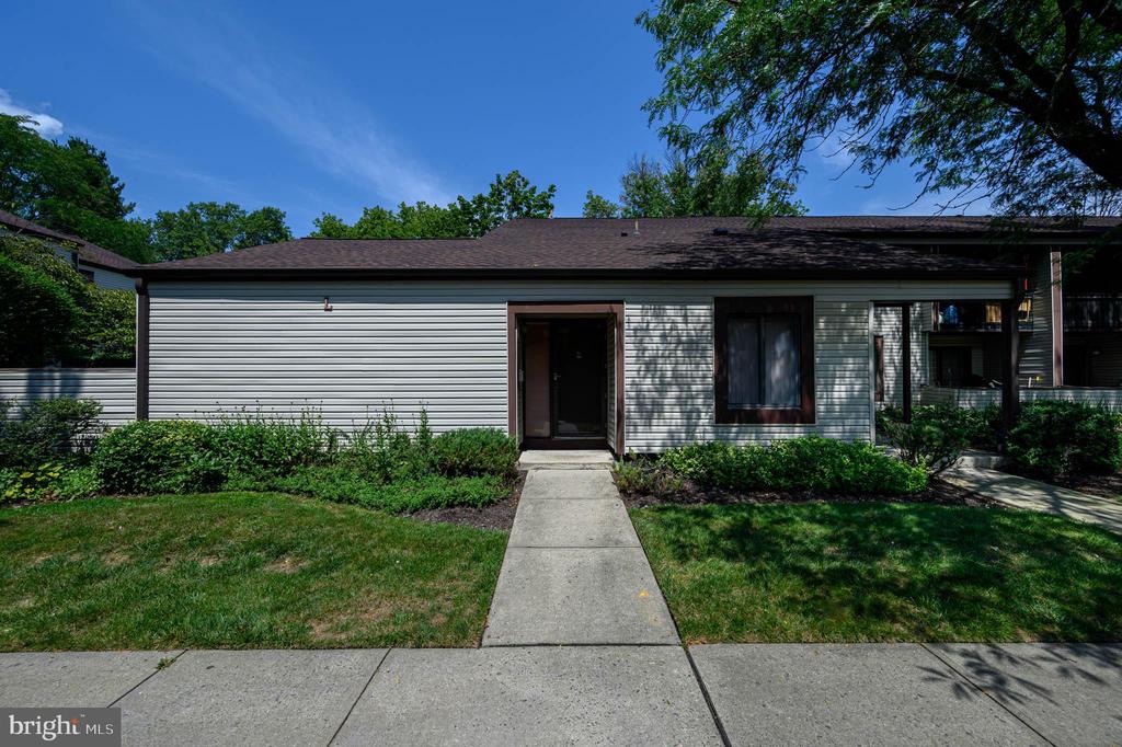 Twin Rivers Dr, East Windsor, NJ 08520