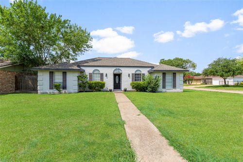 11718 Scottsdale Dr, Meadows Place, TX, 77477-1720 | Card Image