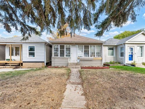 166 7 St Se, Medicine Hat, AB, T1A1J3 | Card Image