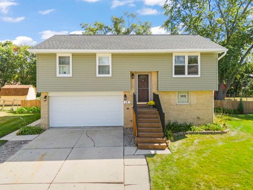 13 S Victoria Ln, Streamwood, IL, 60107-1519 | Card Image