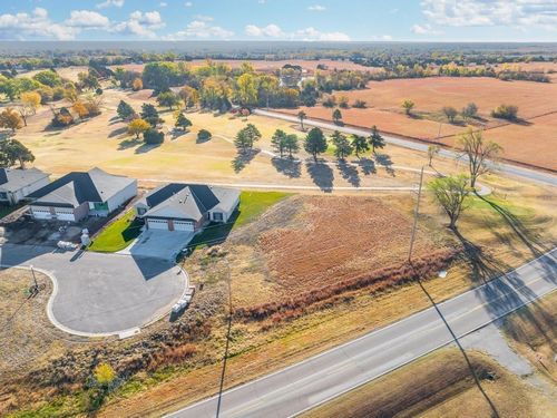 3136 Long Ct, Winfield, KS, 67156-7268 | Card Image