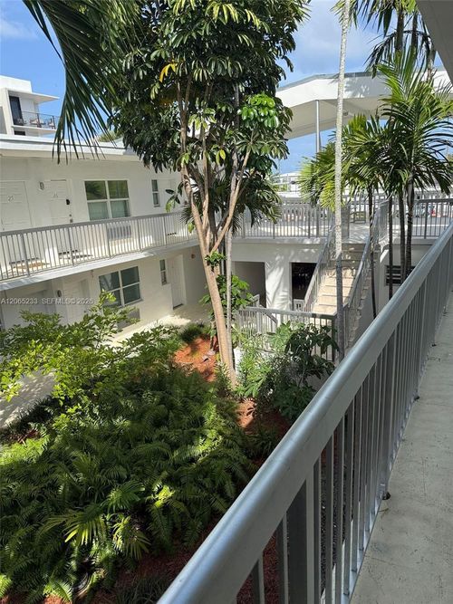 21-8080 Tatum Waterway Dr, Miami Beach, FL, 33141 | Card Image