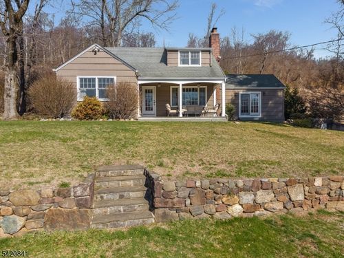 622 River Rd, Chatham Twp, NJ, 07928-1261 | Card Image