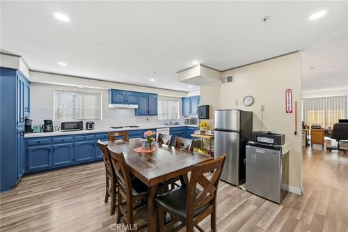 27828 Parkvale Dr, Saugus, CA, 91350-1939 | Card Image