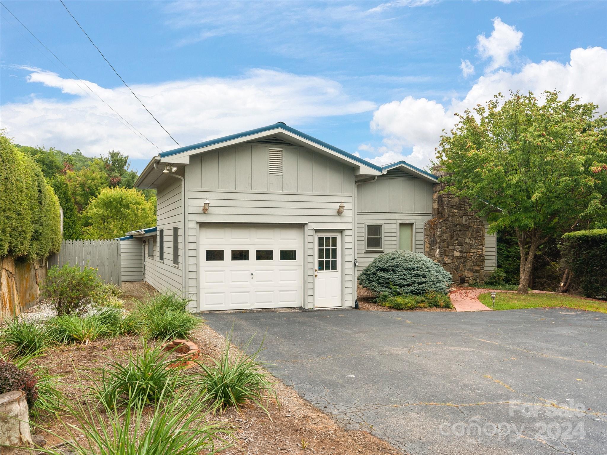 Walker Rd, Waynesville, NC 28786