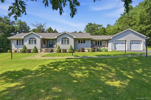 806 Peenpack Trl, Sparrow Bush, NY, 12780-5108 | Card Image