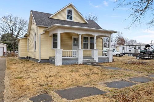 1117 E 1st St, Fort Scott, KS, 66701-3319 | Card Image