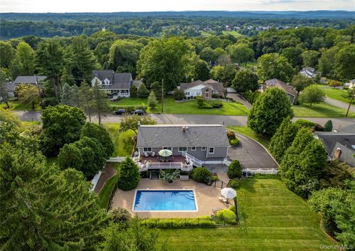 619 Russet Rd, Valley Cottage, NY, 10989-1625 | Card Image