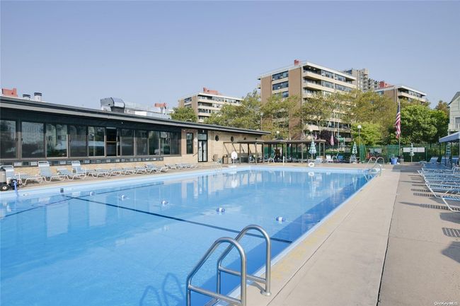 Pool and Clubhouse | Image 26