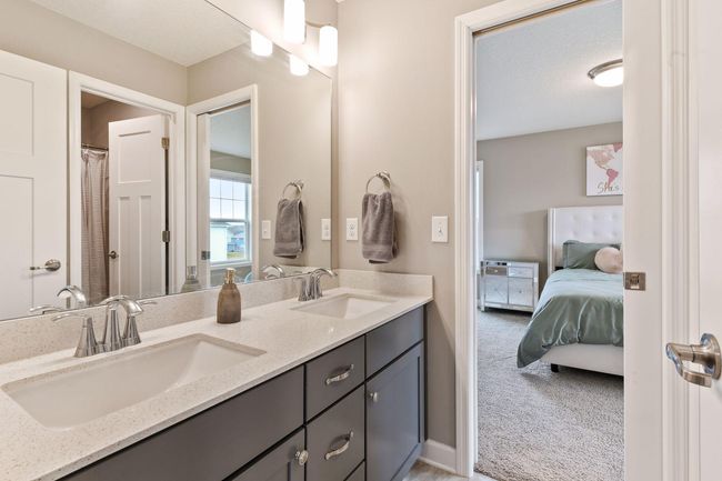 Full Bath jack n' jill for Bedroom #3 & #4 | Image 27