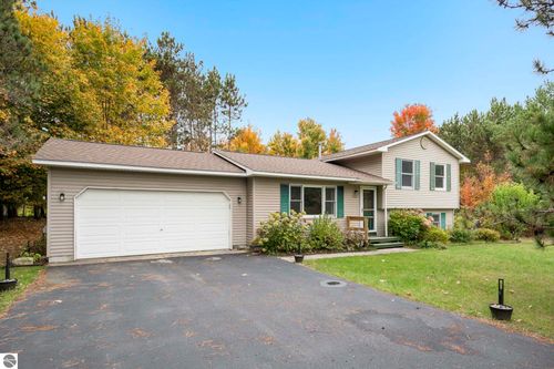 6489 Elkview Dr, Williamsburg, MI, 49690-9723 | Card Image