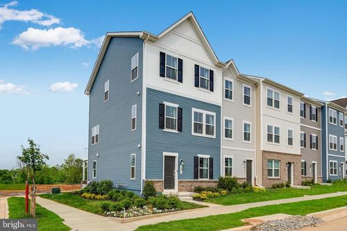 379 Short Branch Dr, RANSON, WV, 25438-4626 | Card Image