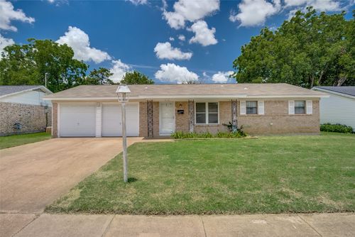 713 E Glendale St, Crowley, TX, 76036-2813 | Card Image