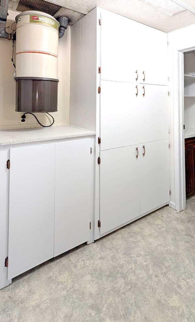 3503 Cedarille Drive Sw, House other with 5 bedrooms, 2 bathrooms and 2 parking in Calgary AB | Image 41