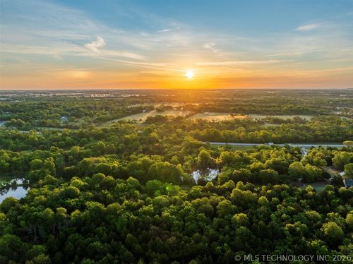 1928 E 9th St, Okmulgee, OK, 74447-5406 | Card Image