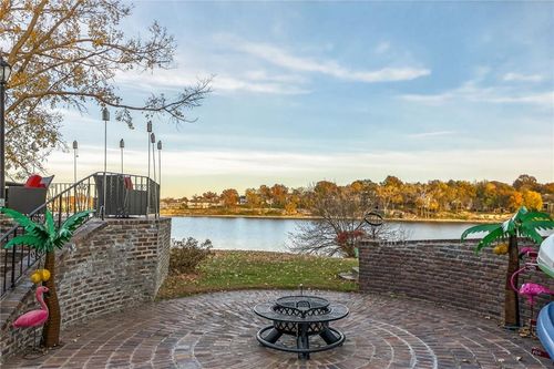 102 Nw Hackberry St, Lee's Summit, MO, 64064-1435 | Card Image