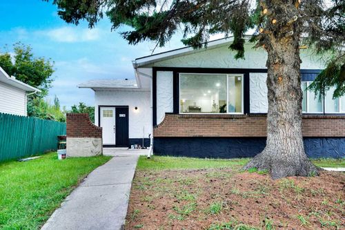 903B Queensland Drive Se, Calgary, AB, T2J5E5 | Card Image