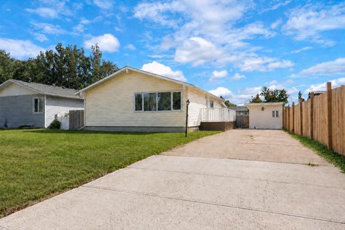 2 Blair Cres, Fort Mcmurray, AB, T9H1M9 | Card Image