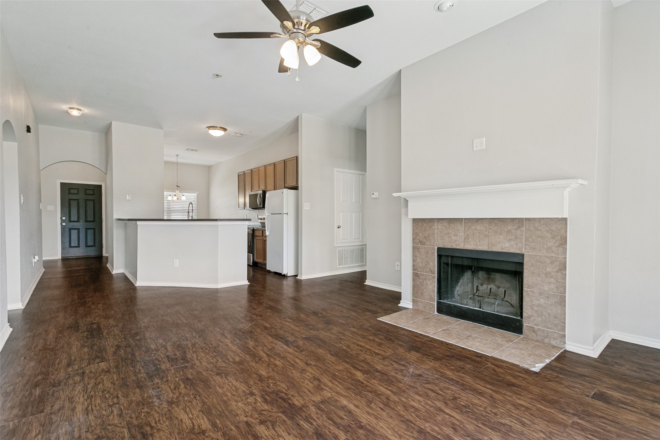 Residential in Oak Point 5