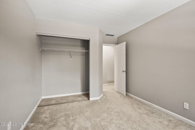 10707 Hickory Cove Ct, House other with 3 bedrooms, 4 bathrooms and null parking in Louisville KY | Image 24