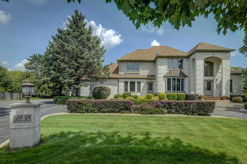 10135 Cherrywood Ln, Munster, IN, 46321-5124 | Card Image