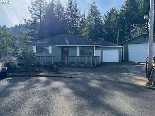 698 E Alder Pl, Reedsport, OR, 97467 | Card Image