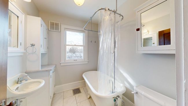 2nd Floor Full Bath | Image 20