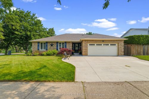 1 Banburry Cres, Grimsby, ON, L3M4R8 | Card Image