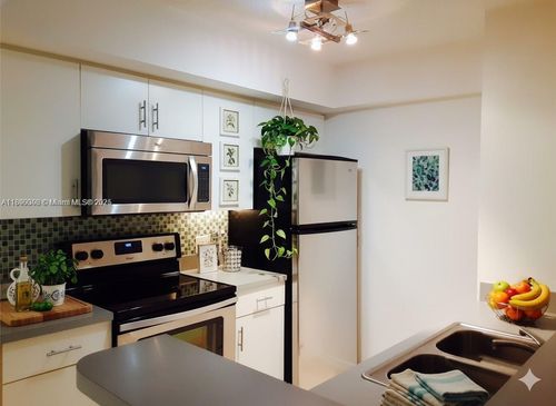 apt-104-620 Sw 111th Ave, Pembroke Pines, FL, 33025-6996 | Card Image