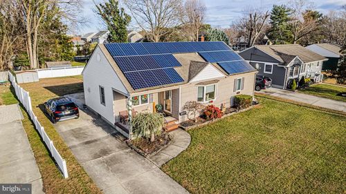 211 Marlyn Ave, Hammonton, NJ, 08037-1810 | Card Image