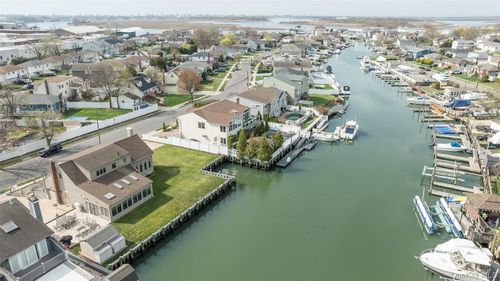3414 Riverside Dr, Oceanside, NY, 11572-3632 | Card Image