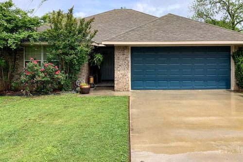 2409 W Walker St, Denison, TX, 75020-1646 | Card Image