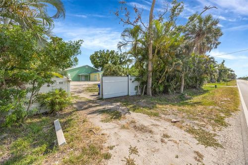 826 W Shell Point Rd, RUSKIN, FL, 33570-3424 | Card Image
