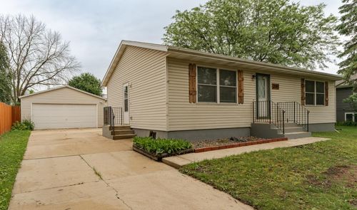 2051 44th St Nw, Rochester, MN, 55901-8200 | Card Image