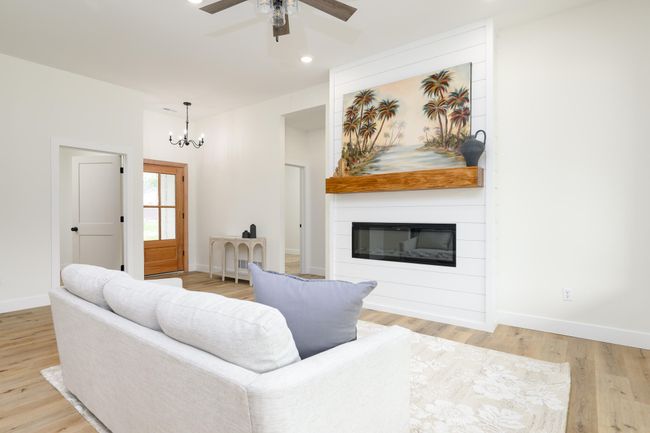 10891 Country Ln, House other with 4 bedrooms, 2 bathrooms and null parking in HOLTS SUMMIT MO | Image 4