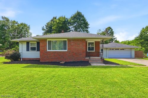 8908 Falls Ln, Broadview Heights, OH, 44147-1716 | Card Image