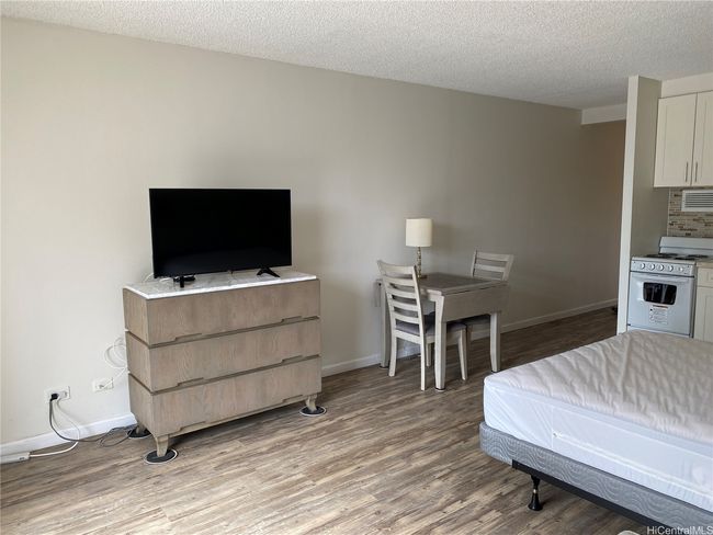 TV and Dining Set | Image 6