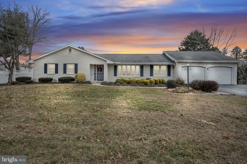 705 Sutton Dr, CARLISLE, PA, 17013-3546 | Card Image