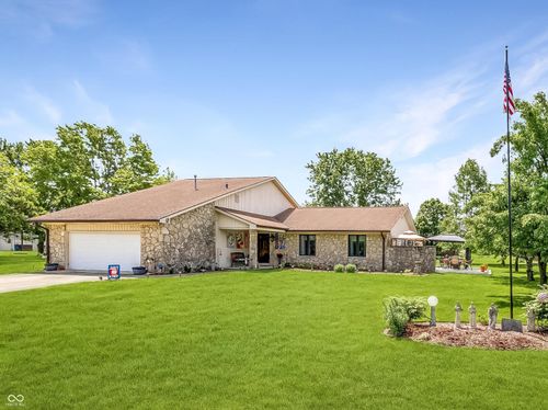 8111 Timberwood Dr, Plainfield, IN, 46168-7871 | Card Image