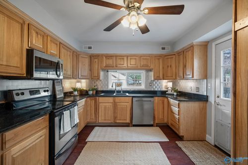 1927 Vanderbilt Cir Sw, Huntsville, AL, 35801-5241 | Card Image