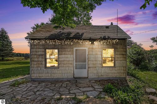 216 South St, Mesick, MI, 49668-9309 | Card Image