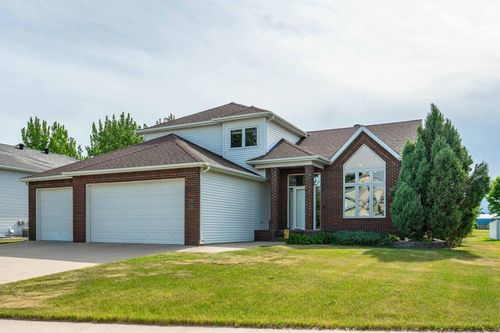 3104 31st St S, Fargo, ND, 58103-6153 | Card Image