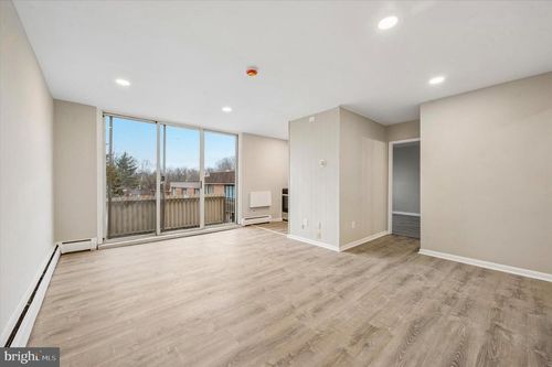 apt-r11-100 E Glenolden Ave, GLENOLDEN, PA, 19036-2235 | Card Image